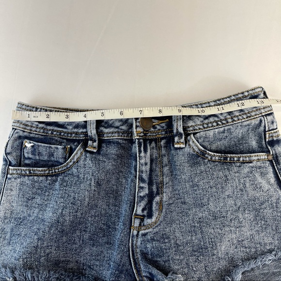 Modern Amusement Acid Wash Bow Jean Shorts Jr Sz 1 - Picture 10 of 14